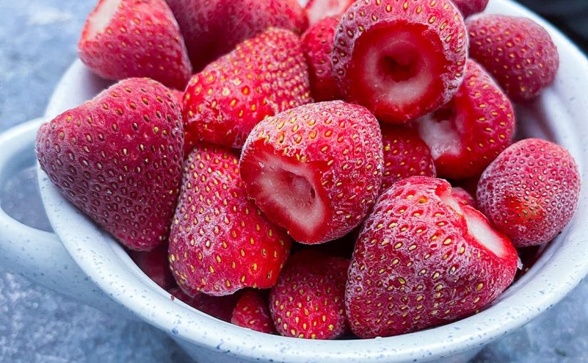 Whole Strawberries – frozen – per lb