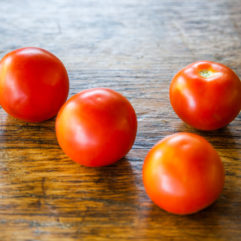 Fresh Tomatoes – per lb